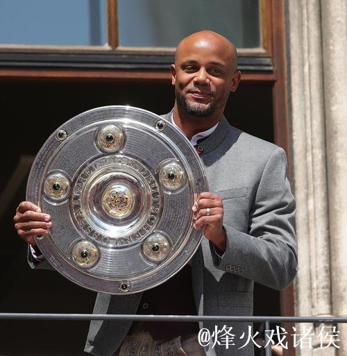 拜仁官方:与孔帕尼全体教练组续约至2029年,他们值得信赖 拜仁官方:与孔帕尼全体教练组续约至2029年,他们值得信赖