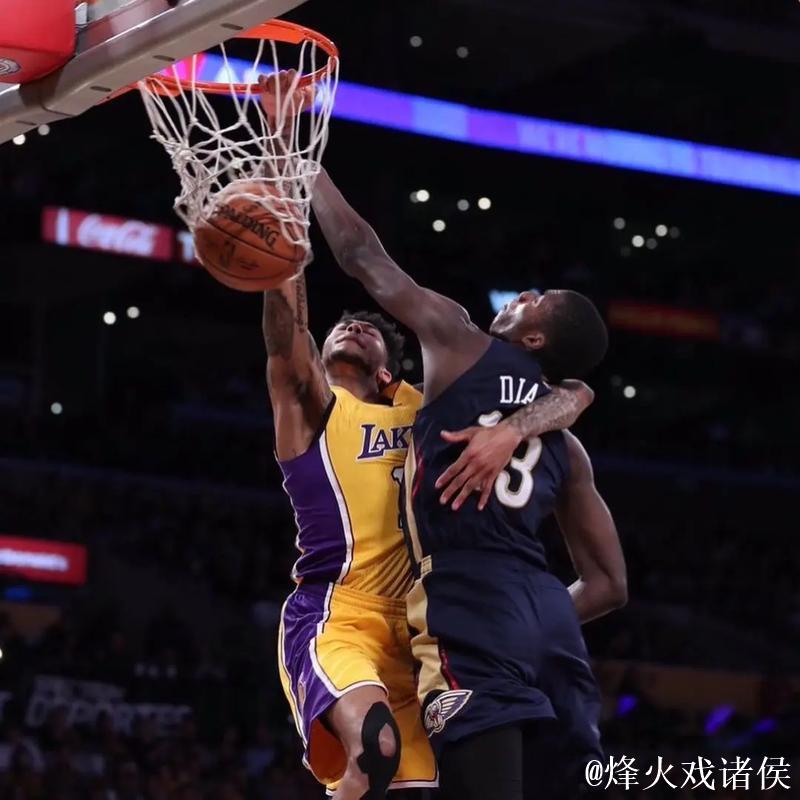 英格拉姆低位背打 翻身跳投稳稳命中