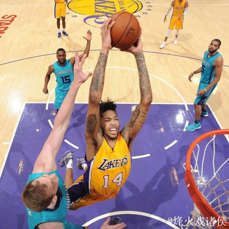 英格拉姆低位背打 翻身跳投稳稳命中